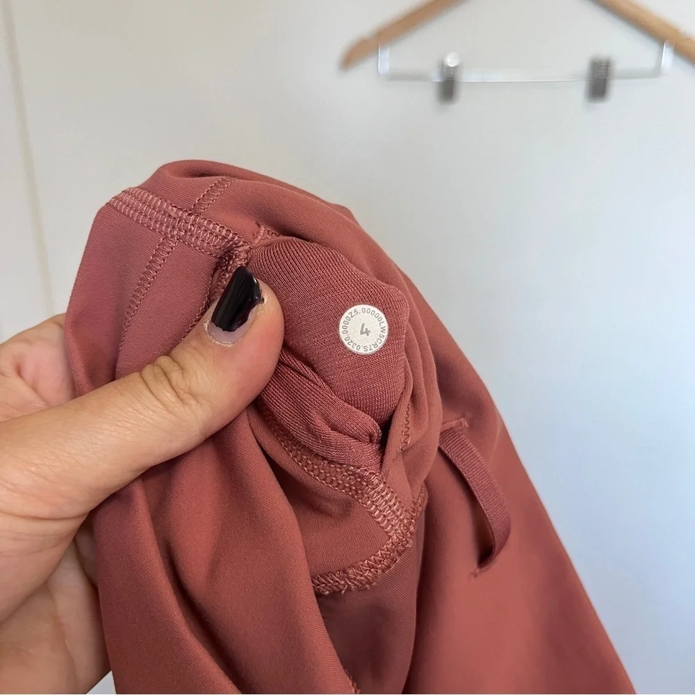 Lululemon Crop Leggings in Mauve Size 4